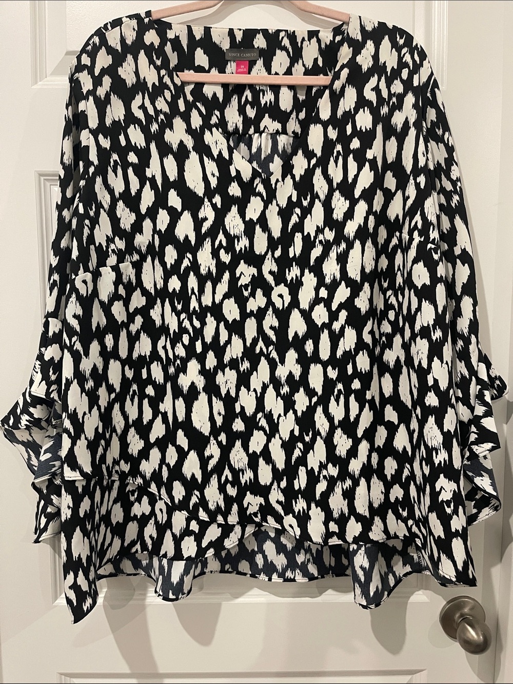 Vince Camuto Black & White Abstract Dotted V-Neck Blouse